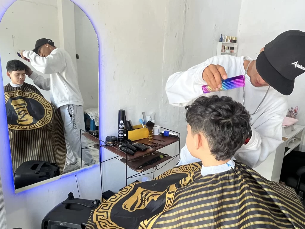 Profecía MC conquista con Rap y Barbería en Av. Venezuela Profecía MC conquista con Rap y Barbería en Av. Venezuela